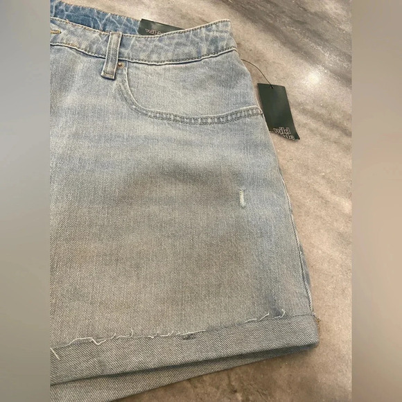 NWT Wild Fable High Rise Rolled Cuff Cut Off Denim Jean Shorts Distress Size 17 - Picture 3 of 9
